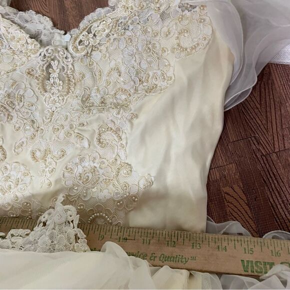 Vintage‎ 90's Beaded Puff Sleeve Train Wedding Dress Size 10 - Picture 12 of 13